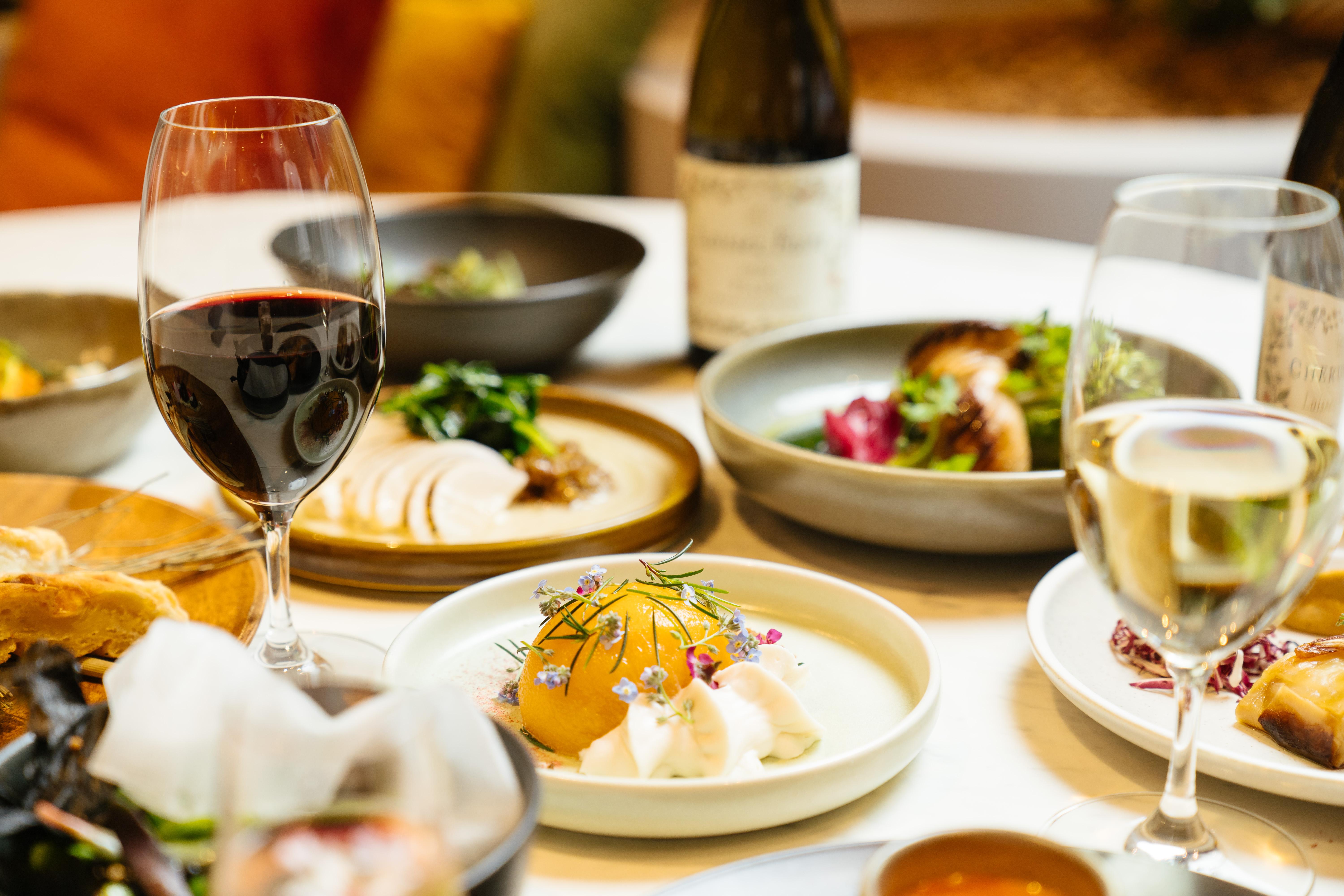 Pan Pacific Perth Ξενοδοχείο Εξωτερικό φωτογραφία A selection of dishes at the restaurant